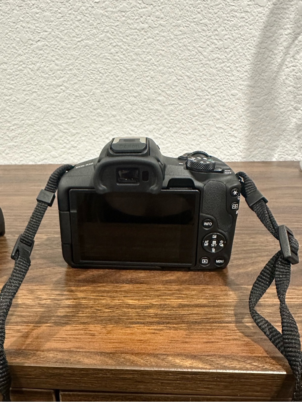 Canon EOS R50 Camera - Picture 5 of 13